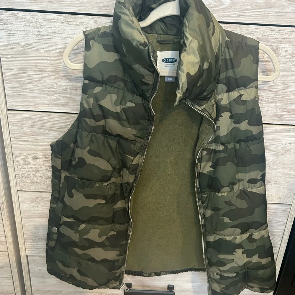 Old Navy Women's Frost Free Camo Camouflage Green Fleece Lined Vest
